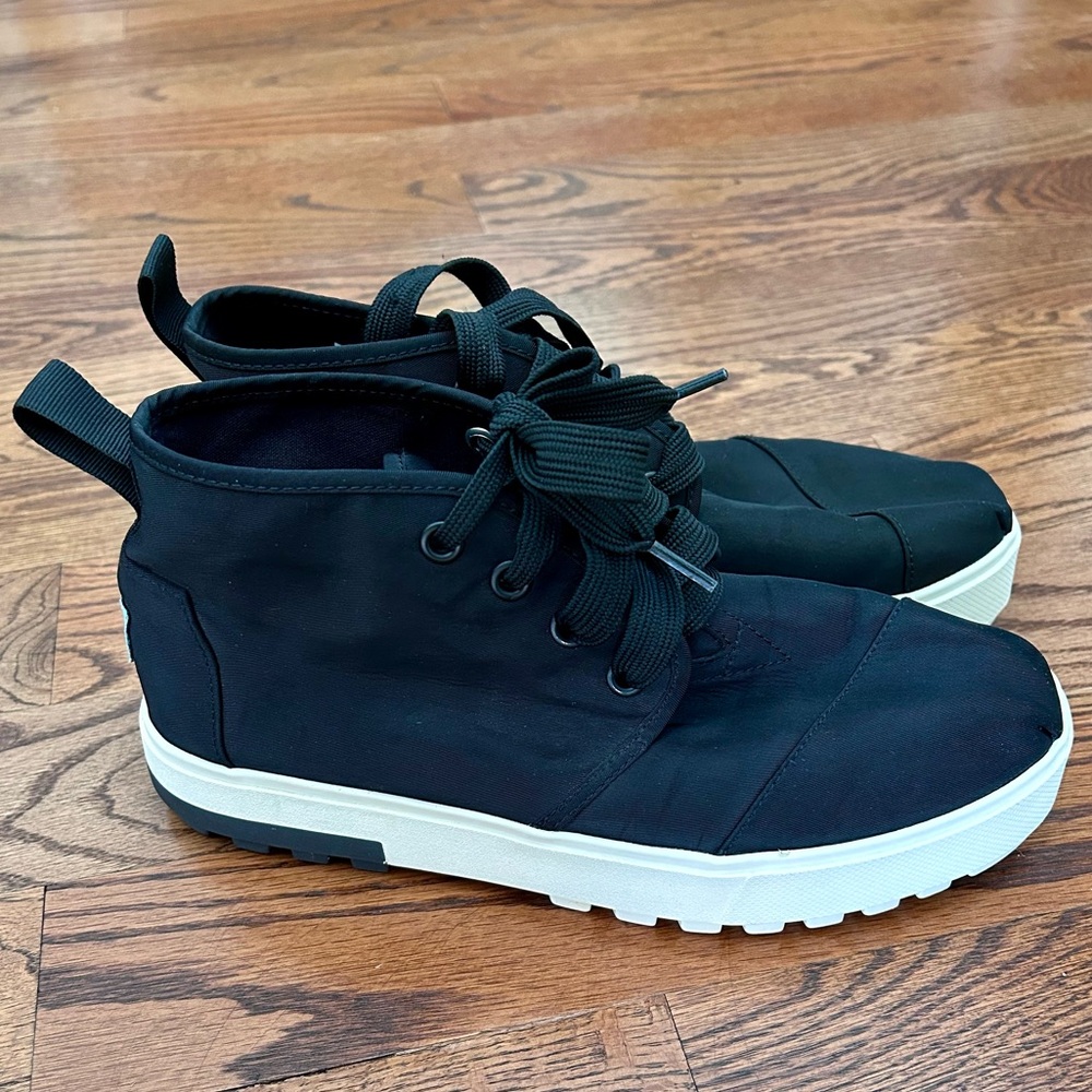 Toms Black Lug Hightops Canvas Lace Up Comfort Women's Sneakers Boots. Size 10W